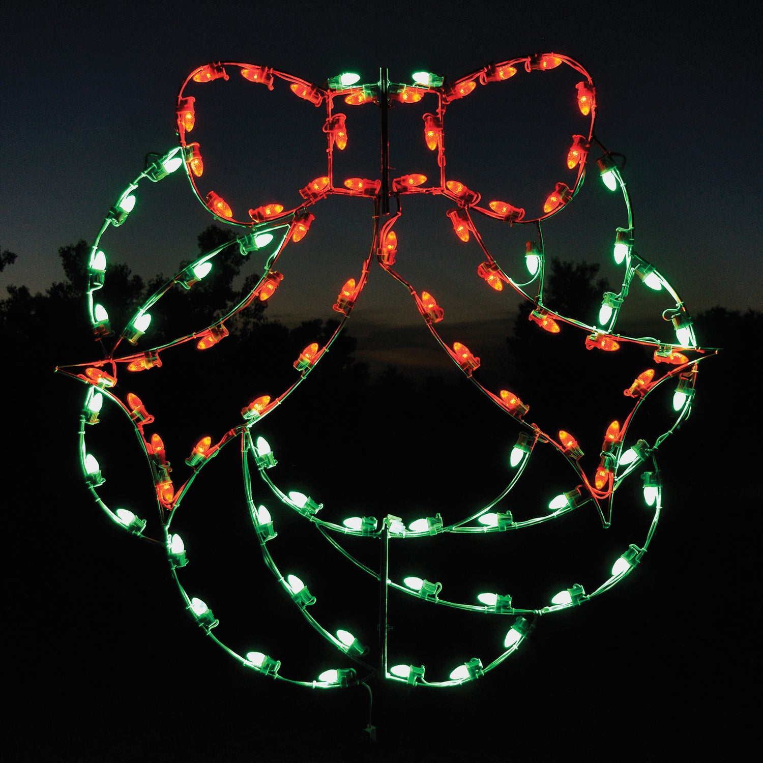 Holiday, traditional, Christmas wreath, outdoor decoration, C7 LED bulb, aluminum frame, giant motif, HolidayLights.com 2021