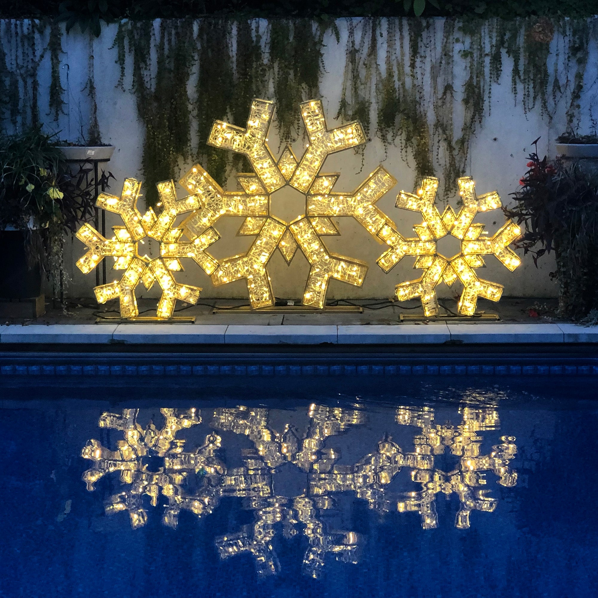 Snowflake, motif, life-size, giant, huge, display, yard ornament, christmas, aluminum frame, durable, commercial grade, outdoor, warm white, gold frame, holiday, pool